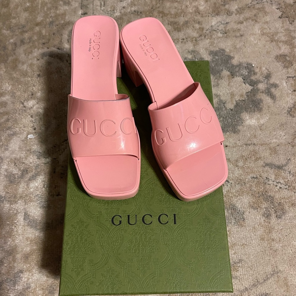Gucci Rubber slide sandals - pink